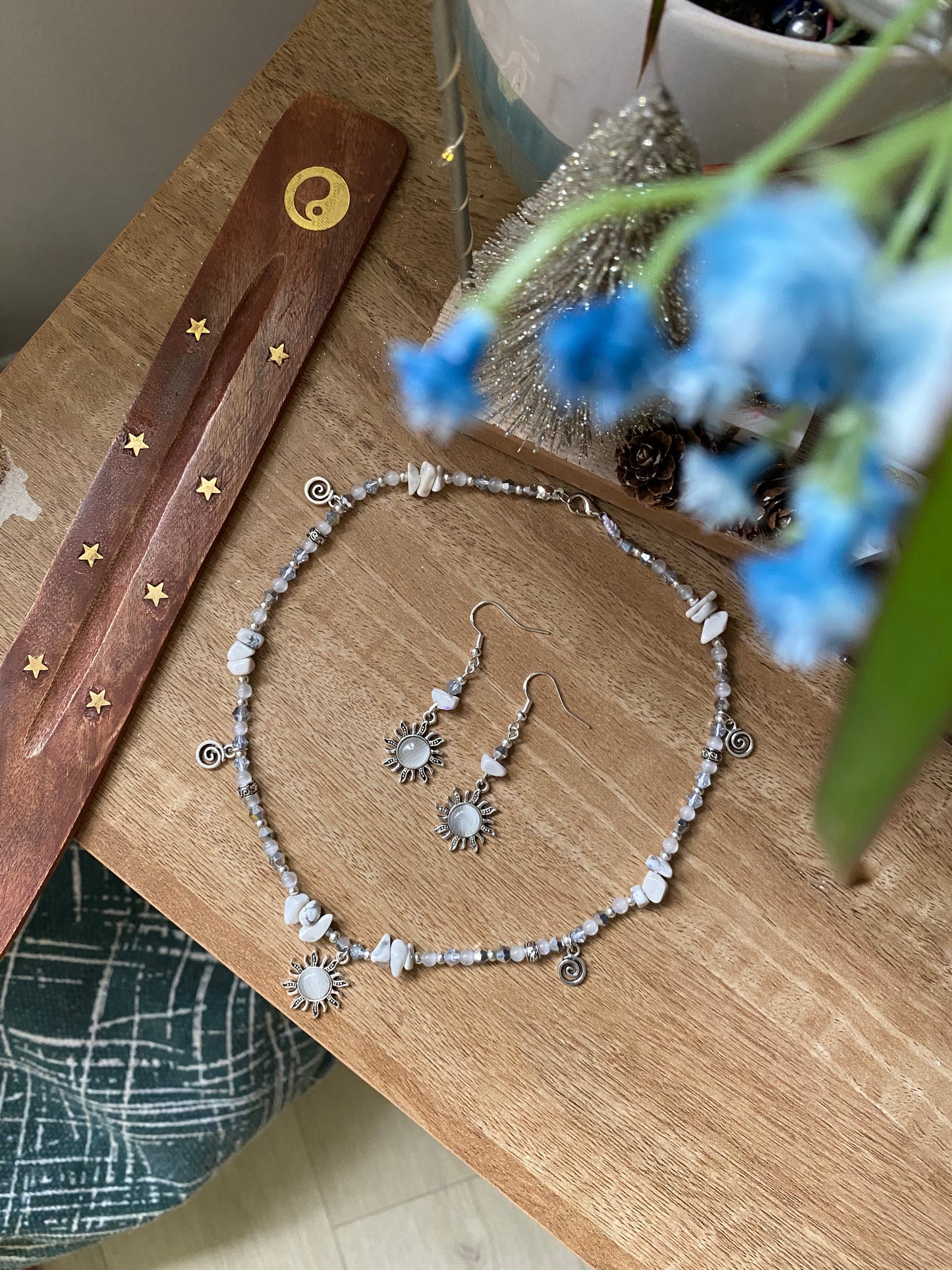 Howlite White Sun