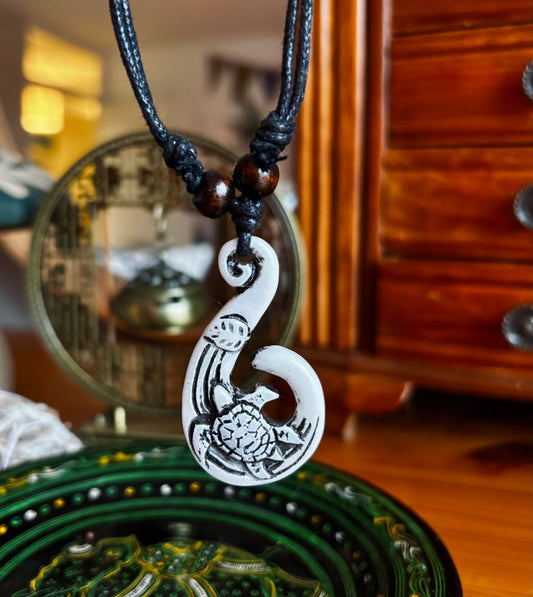 Hook Turtle Design Necklace